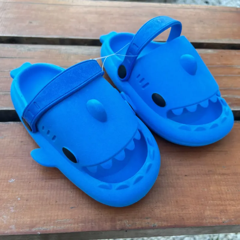 Sandalia de goma tipo "crocs" TIBURON