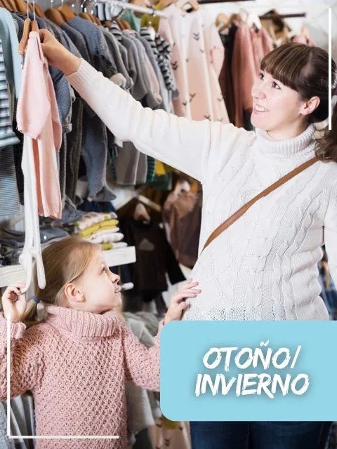 Mama con Niño comprando Ropa